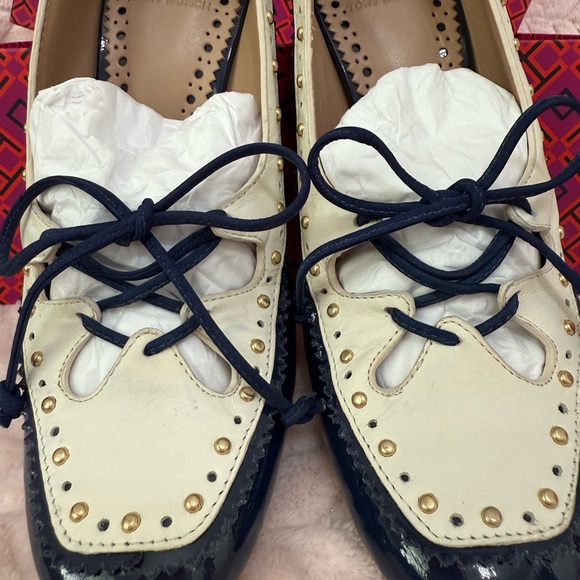 Beautiful Tory Burch navy/ivory Cambridge pump 6.5. - Picture 6 of 13
